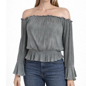 Sadie & Sage gray long sleeve off the shoulder crinkle top bell sleeve top SZ S